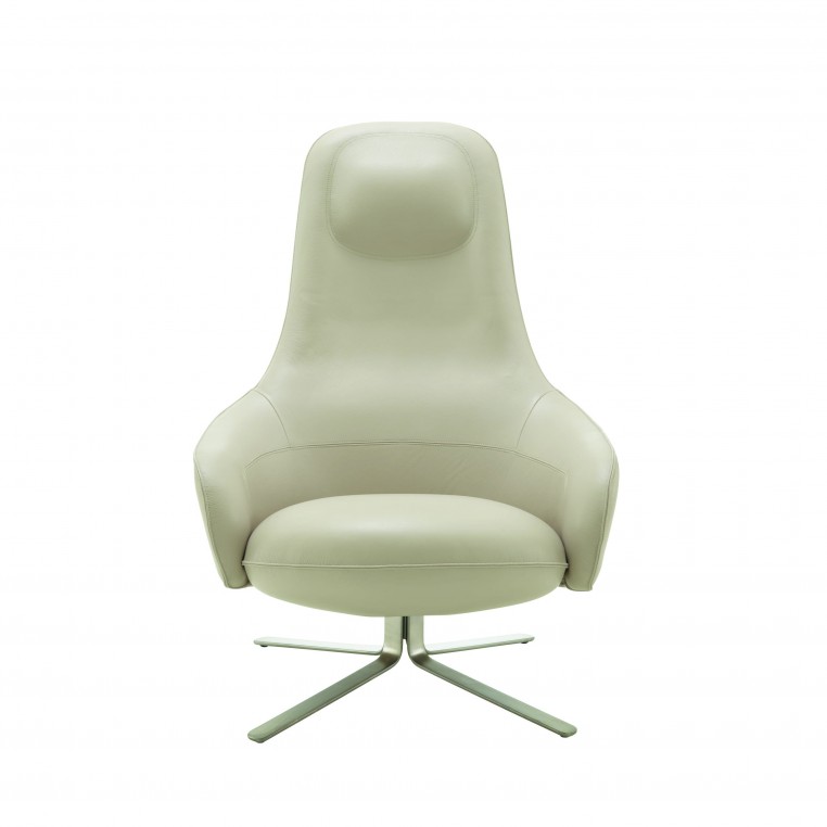 Le Japonais Keiji Takeuchi a conçu Moa, un fauteuil « lounge » à la sophistication minimale chez Cinna.