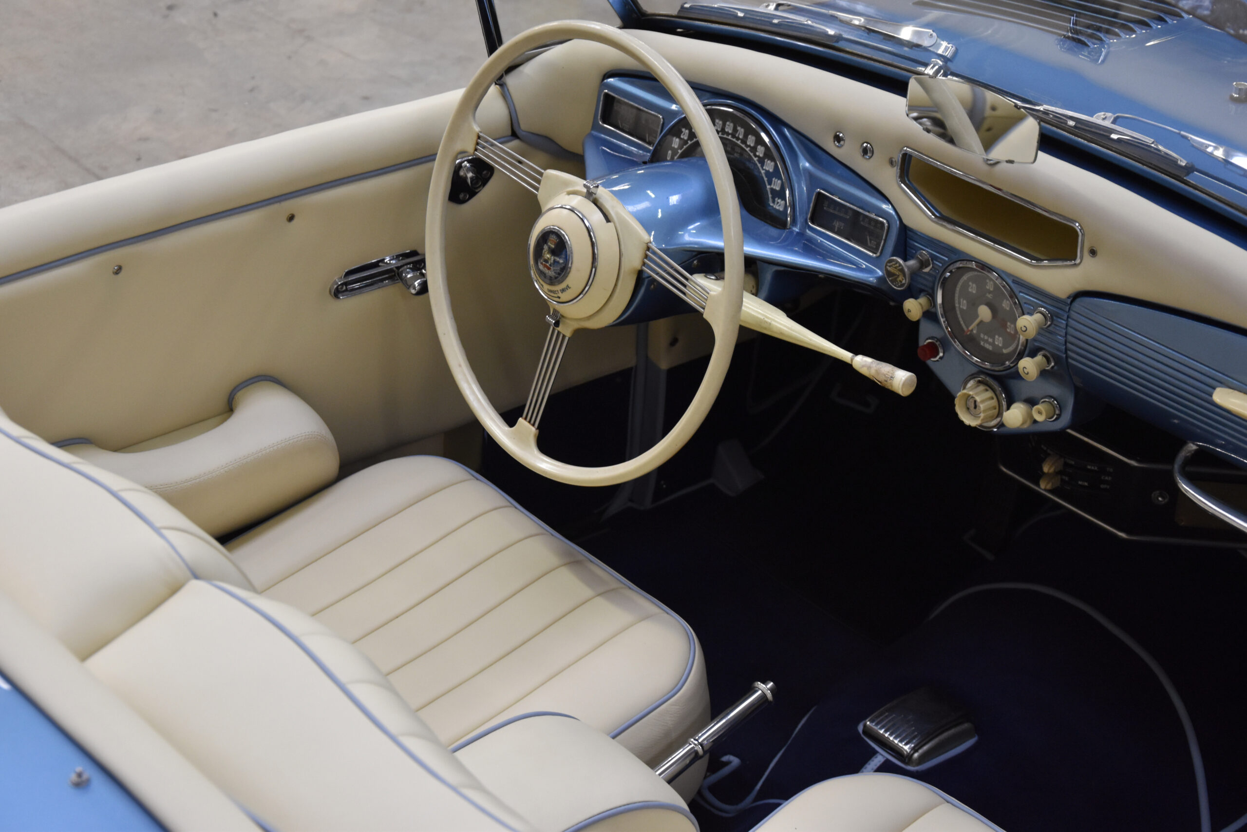 Intérieur de la Sunbeam Alpine Sport Roadster restauré par Paraphe